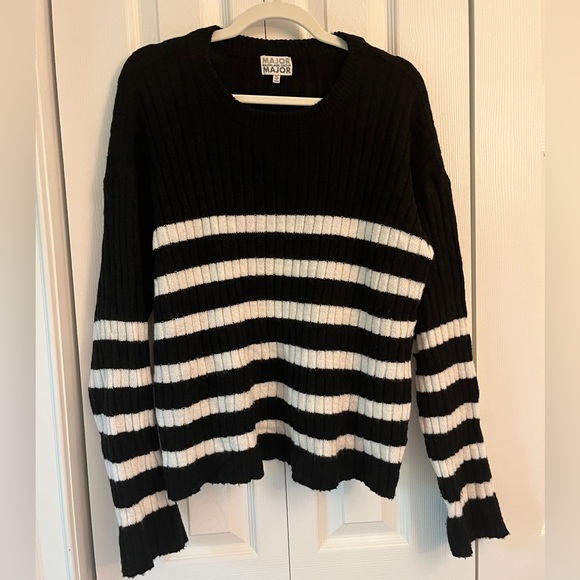 Crew Neck Women's Sweater - Picture 1 of 4